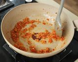 Foto langkah ke 4 dari resep Oseng Tahu Telur Kucai Devina Hermawan.