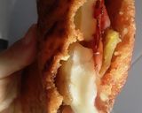 Foto del paso 11 de la receta: Arepa de Zanahoria 🥕con relleno hawaiano!!!😜😜😜🍘🧀🥓🍍🍘