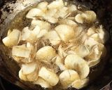 A picture of step 2 of Cassava crisps#themechallenge.