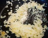 Foto del paso 2 de la receta: Riquísimas berenjenas rellenas de pechuga, con jamón, bechamel y queso rallado