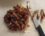 Foto langkah ke 2 dari resep Cheesy Dates Cookies.
