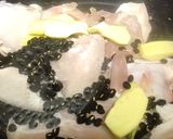 Hình bước làm 1 của món Canh giò heo nấu đậu đen táo đỏ