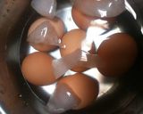 Foto langkah ke 2 dari resep Telur bumbu merah.
