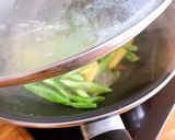 Hình bước làm 3 của món 🌱 Đậu Que Dẹp Xào Khóm Chay (Vegan)