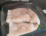 Foto del paso 2 de la receta: Lomos de merluza al horno con hojas de limonero