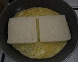 Foto langkah ke 3 dari resep Bacon Egg Cheese Sandwich.