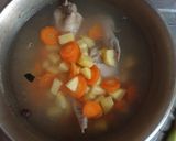 Foto langkah ke 2 dari resep Sup ayam rempah.