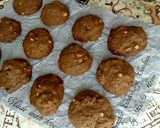 Foto langkah ke 7 dari resep Simple Chocochip Cookies.