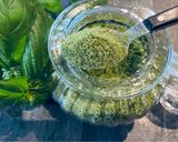 Foto del passaggio 6 della ricetta Sale aromatizzato al basilico