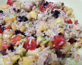 Foto del paso 2 de la receta: Ensalada de arroz con pollo, tomate, aguacate y piña
