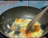 Foto langkah ke 6 dari resep Jamur Wortel Saus Tiram.