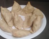 A picture of step 4 of Aloo ke samose.