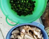 Foto langkah ke 1 dari resep Jamur kancing cabe ijo.