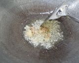 A picture of step 2 of Stir-Fried Green Beans with Ground Beef.