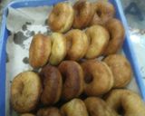 Foto langkah ke 11 dari resep Banana Donut Berlumut.