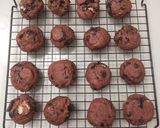 Foto langkah ke 5 dari resep Cookies & Cream Chocolate Sourdough Discard Cookies.