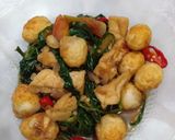 Foto langkah ke 4 dari resep Tumis kangkung tahu puyuh.