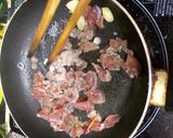 Hình bước làm 2 của món Miến xào tam sắc