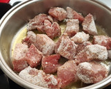 Foto del paso 2 de la receta: Guiso de cerdo con champiñones