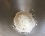Une image de l'étape 1 de Pâte brisée épeautre, lait et fleur d'oranger.