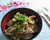 A picture of step 5 of Pork and Shiitake Rice Bowl.