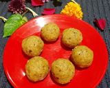 गूळ तूप पोळीचा लाडू (Gul Tup Policha Ladoo Recipe In Marathi) रेसिपी स्टेप 5 फोटो 