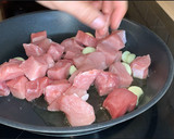 Foto del paso 1 de la receta: Carne de cerdo en salsa
