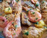 Foto del paso 21 de la receta: Cazuela mar y montaña de pollo, rape y gambas con sofrito de calamar