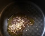 A picture of step 2 of Cauliflower curry - vegan.