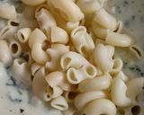 A picture of step 9 of White sauce pasta with garlic & spinach twist.