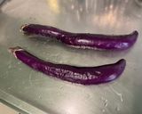 Une image de l'étape 1 de Aubergines chinoises et poivrons grillés aux épices et coriandre (recette plancha).