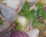 A picture of step 4 of Chicken schezwan.