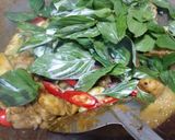 รูปขั้นตอนการทำที่ 2 ของ แกงเขียวหวานไก่ผัดแห้ง