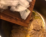 Foto del paso 3 de la receta: Guisado de pollo con salsa de trufa