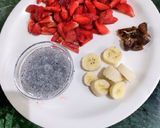 A picture of step 1 of Strawberry Smoothie.