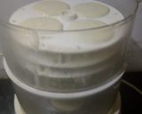 A picture of step 3 of Chutney idli.