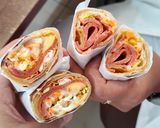 Foto langkah ke 7 dari resep Salad Wrap.