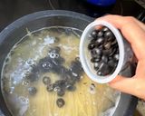 Foto del paso 2 de la receta: Espaguetis con aceitunas negras