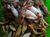 Jengkol cumi asin manis pedas..