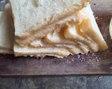 Foto langkah ke 2 dari resep Chili Cheese Toast.