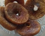 A picture of step 1 of Dry Fig Smoothie.
