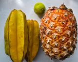 Foto langkah ke 1 dari resep Lime Pineapple Starfruit | Pressed Juice.