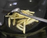 Foto langkah ke 1 dari resep French fries bolognese.