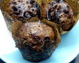 Foto langkah ke 5 dari resep Muffin Coklat with chocolate bite didalam.