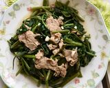 Foto langkah ke 2 dari resep Tumis Kangkung Daging.