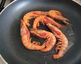 Foto del paso 4 de la receta: Espaguetis con frutos de mar y escamas de guindillas