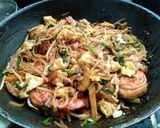 Foto langkah ke 9 dari resep Kwetiau goreng.