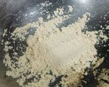A picture of step 2 of Semolina Halwa.