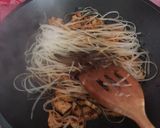 รูปขั้นตอนการทำที่ 2 ของ ผัดหมี่โคราชหมูยอ