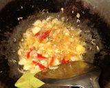 Foto langkah ke 2 dari resep Tumis Kangkung Saus Tiram.